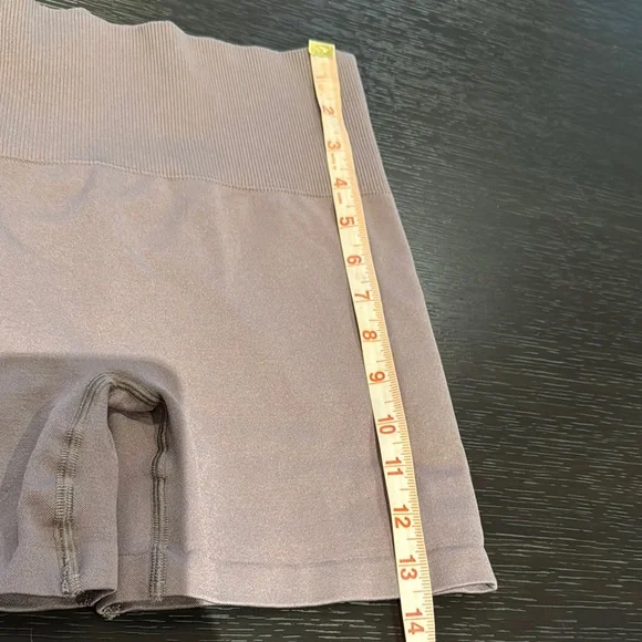 TNA High-Waisted Ribbed Shorts - Picture 3 of 6